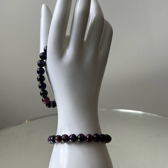 Handmade gemstone bracelet is Purple Tiger Eye. This bracelet is adjustable. - Picture 2 of 6